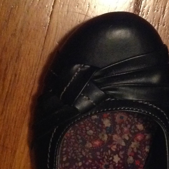 Shoes - Picture 3 of 4